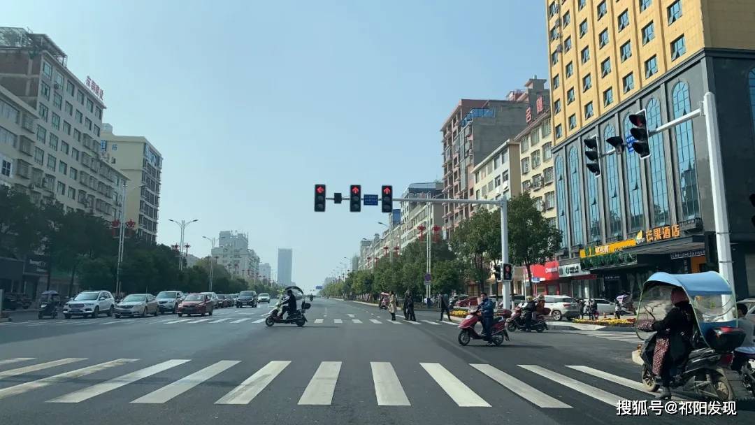 湖南永州:在小县城压马路,祁阳人眼中的红绿灯,茶余饭后的热议