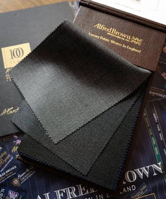 定制|萨唯尔 | 爱就要有仪式感，用专业和热情定制私人结婚礼服