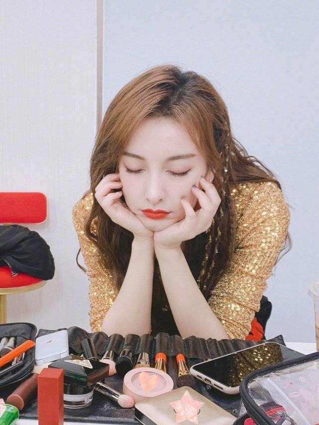 备注|原创吴昕通讯录只有二十个人还都有没有备注,真的不善交际?