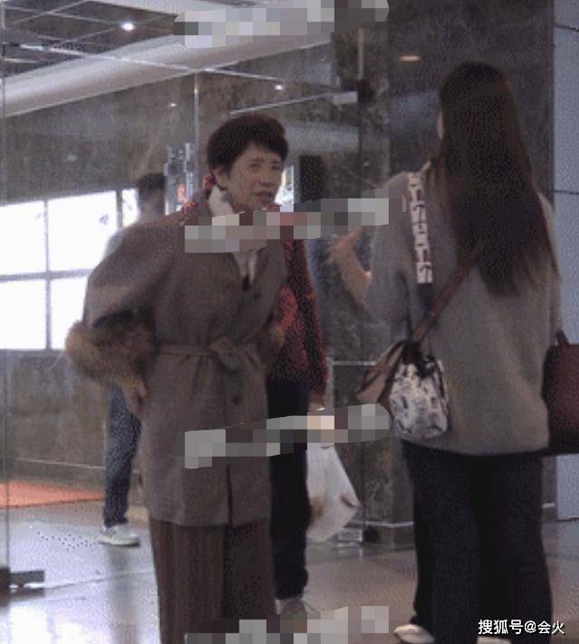 片场|原创海清腰伤复发？疼到走路要两人扶！对自己太狠拍戏曾被连扇18耳光