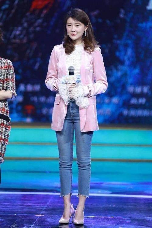 水灵|甘薇素颜状态挺好，白皙肌肤水灵水灵的，一点看不出有任何瑕疵！