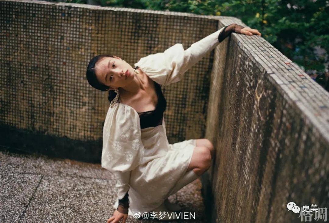 香奈儿|热巴新脸又没法看了,纯天然的她却被质疑用镰刀拉双眼皮?