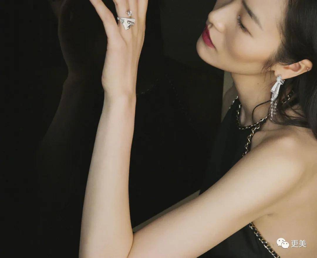 香奈儿|热巴新脸又没法看了,纯天然的她却被质疑用镰刀拉双眼皮?