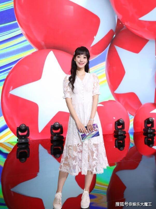 风云榜主持人因内涵丁当登热搜，被扒不止一次