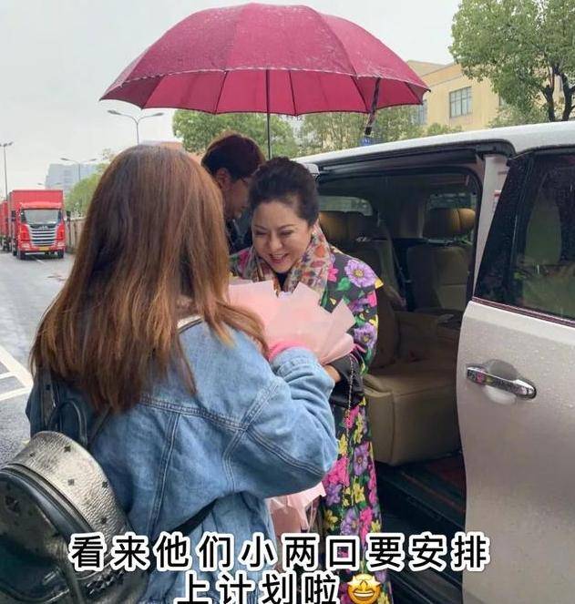 向太高调宣布抱鼠宝宝,郭碧婷敷衍回应,疑似