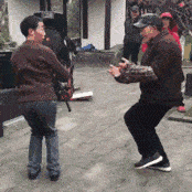 惹毛|想惹毛一个人，你就玩儿命学他说话！