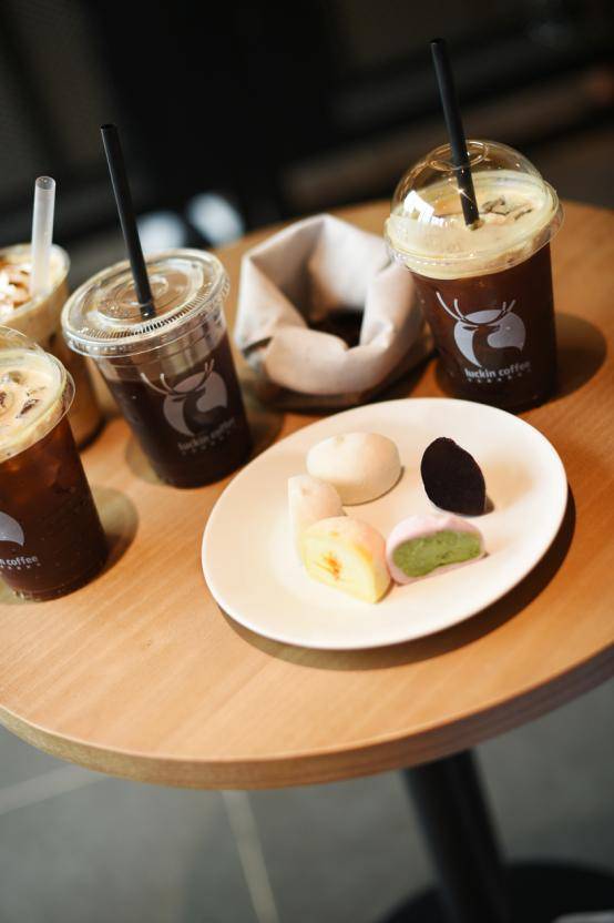 瑞幸咖啡的提拉米苏怎么吃