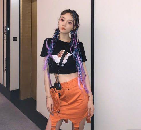 白天|李小璐单身生活太精彩：白天工作晚上跳舞，偶尔打扮性感酒吧狂嗨