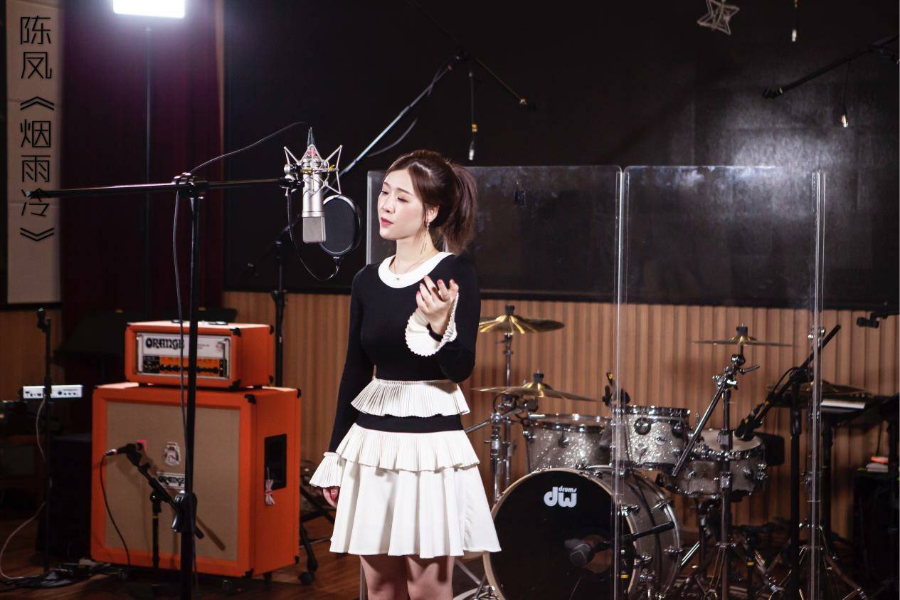 娱乐|陈凤新曲《烟雨冷》陈情上线 古风情调抒相思情意