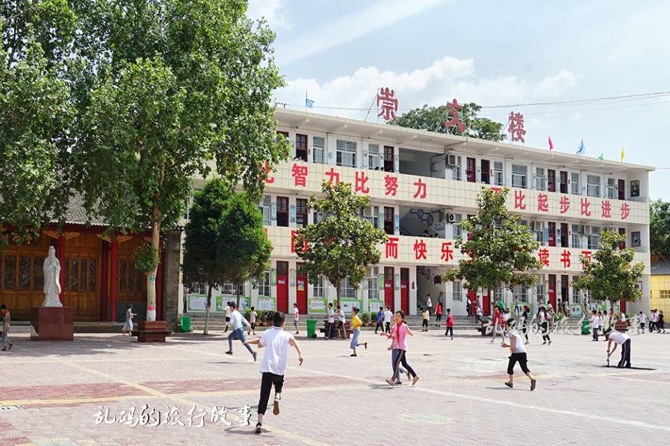 楚王|河南这所小学 藏中国唯一楚王行宫遗址 千年古柏屡冒青烟实属罕见