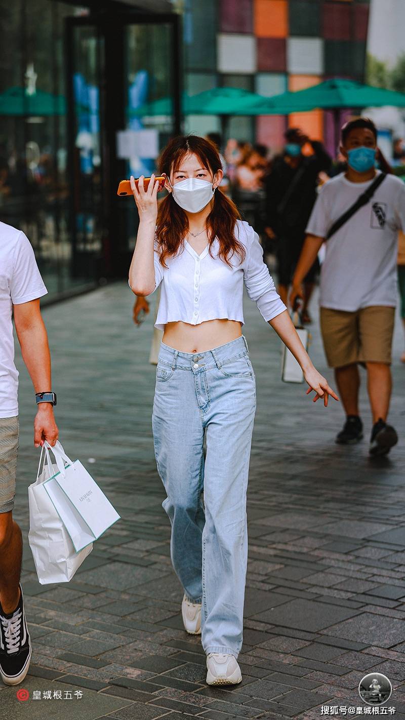 一生|街拍：优雅的气质会伴随人的一生，更能为你增添时尚的潮流气息