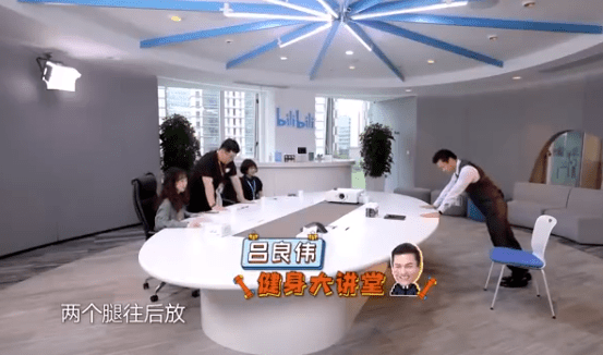 前妻|原创64岁男星年轻像40！但诋毁前妻跪舔富婆现任的骚操作，太渣了！