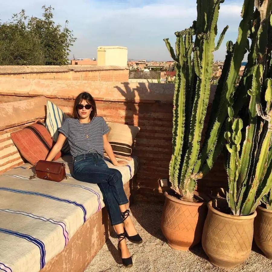 凉鞋|完爆小白鞋！这双神仙凉鞋跪求你买，巨显腿长！