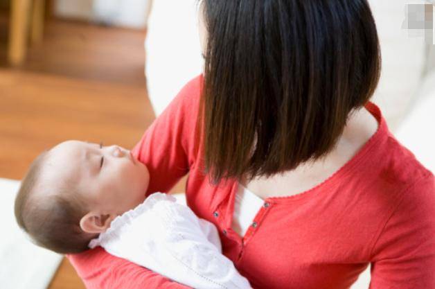 睡眠|“把我家娃哄睡了给你五千”，孩子放下就醒，多是父母做错三件事