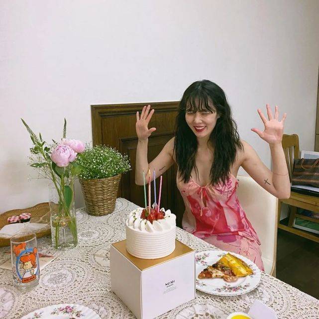 潮流|“泫雅风”又来了？示范2020碎花裙潮流穿搭，甜酷少女味十足