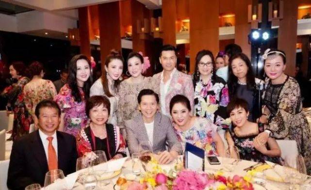 前妻|原创64岁男星年轻像40！但诋毁前妻跪舔富婆现任的骚操作，太渣了！