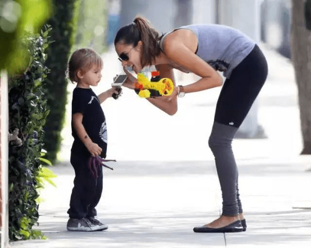 ins|连凯特王妃都爱穿leggings,这些火爆ins的leggings品牌你都知道吗?