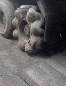 原创搞笑gif:好像真没有什么事,能难倒女汉子