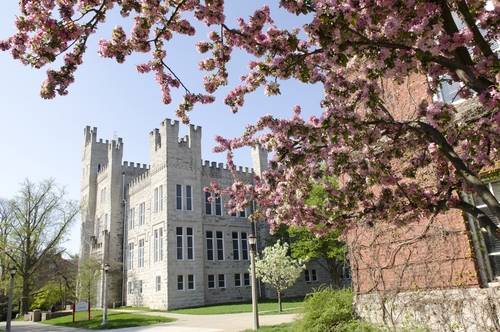 防疫|美国高校为秋季学期也是拼了！搭帐篷上课、狂买防疫用品……