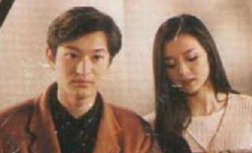 2009年,黄晓明初恋李钰穿婚纱下葬,为何在葬礼上却未见他的身影