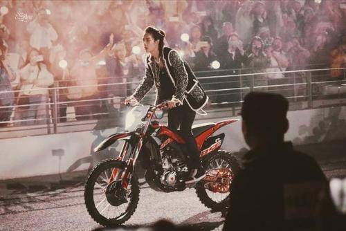 选手|原创叫停copy选手，不迎合的王一博的穿搭也同样有态度！