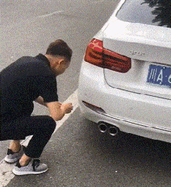 哥们,爱车被刮伤,创可贴补一补有啥用?