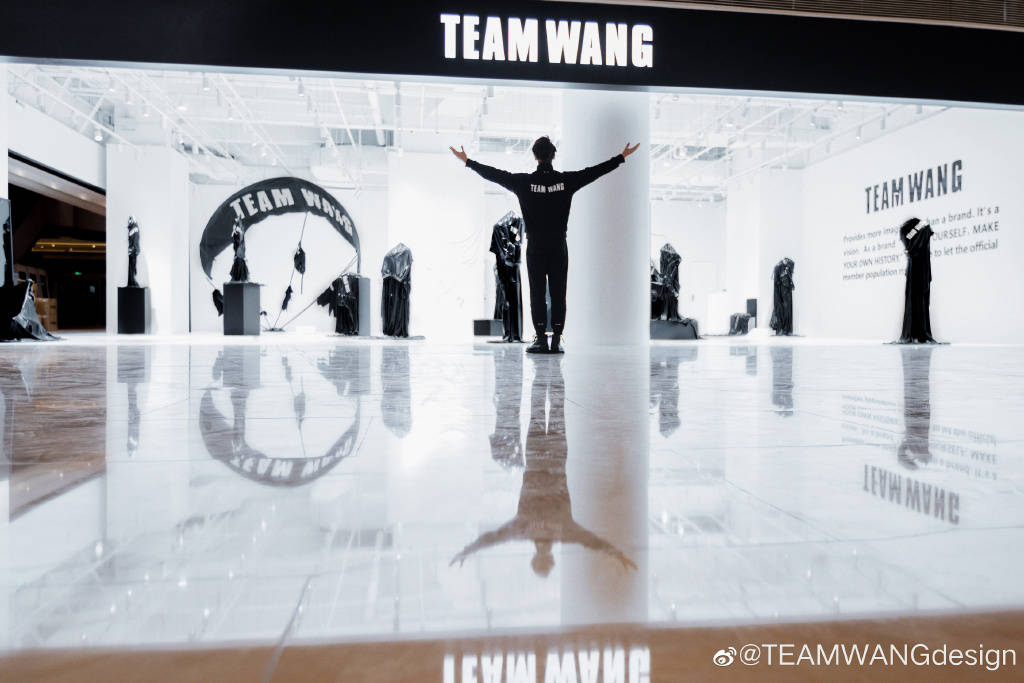 品牌|一件T恤卖600，偶像们做的潮牌割到“韭菜”了吗？