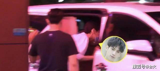 恋情|原创白鹿深夜与罗云熙私下见面，疑似恋情曝光，工作人员在旁打掩护？
