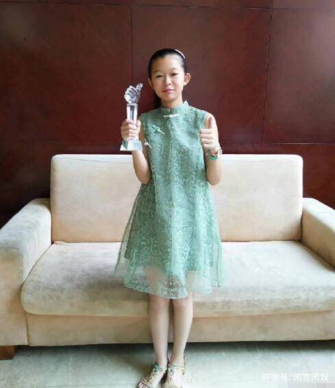 稿子|日作诗2000首女孩卖课遭警告！著名作家：小心我写稿子曝光你