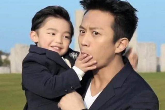 圈养|邓超“散养”儿子，蔡国庆“圈养”儿子，如今两个孩子差别明显