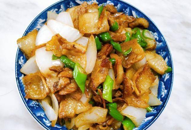 夏季家常快手小炒,青椒洋葱小炒肉,香辣过瘾,好久没吃真的香_辣椒