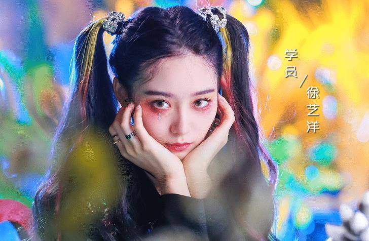 吴昕|《浪姐》晒三公造型照，吴昕暗黑风好飒，张萌造型太像“怪女孩”