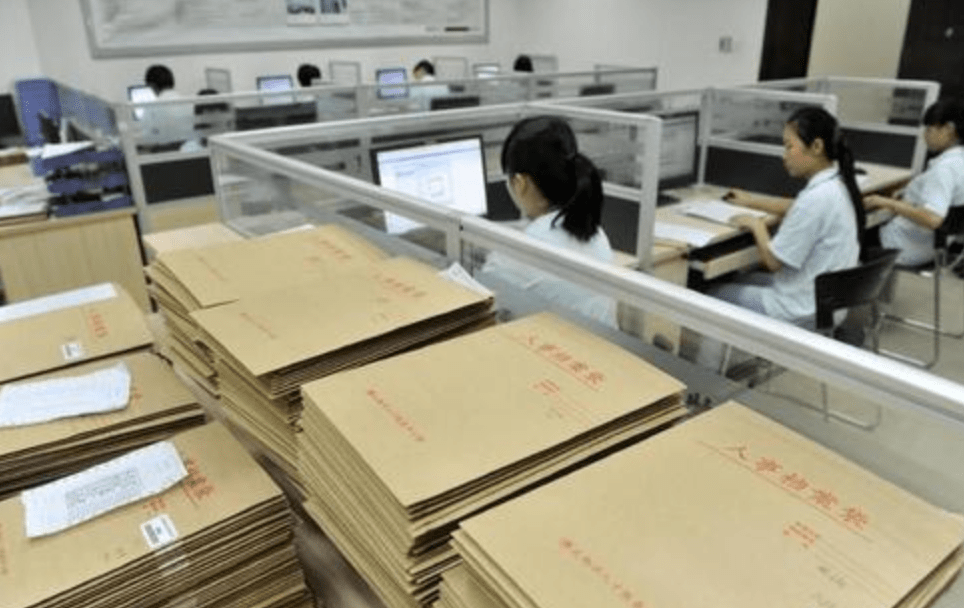 这3类人退休时没档案，每年少领万元养老金，同时会影响福利待遇