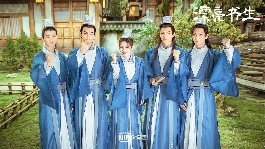 鞠婧祎、宋威龙新剧开播，全网热度第3，但滤镜