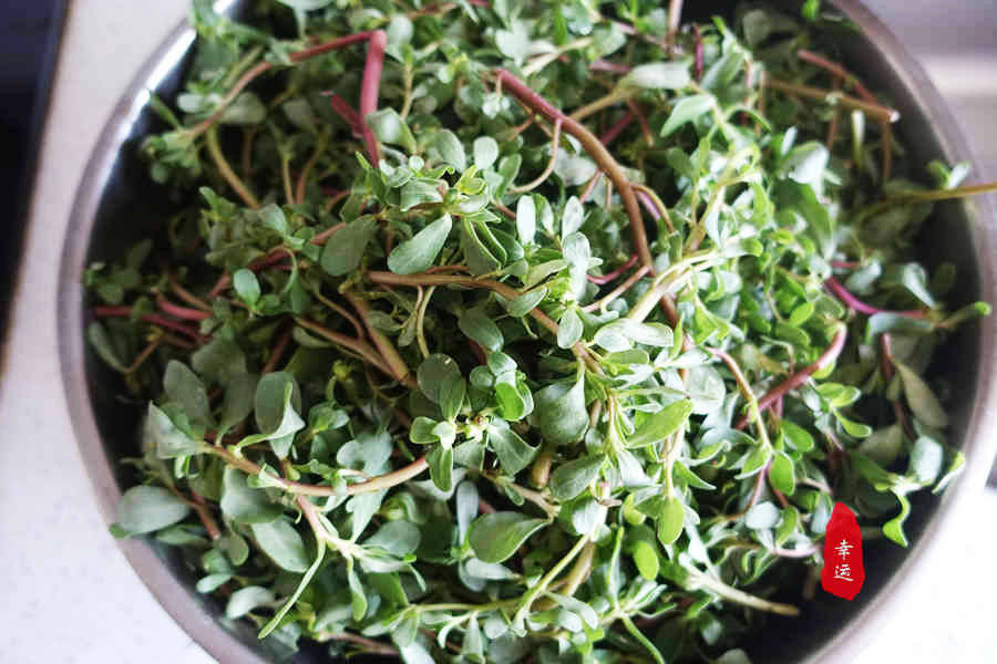 黑木耳|皮薄馅大馅抱团,黑木耳脆爽让口感更佳色泽金黄的菜窝窝出锅了