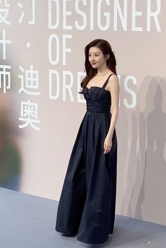 景甜艳|红毯截图，赵丽颖景甜艳压全场，吴谨言发型怪异，王子文脸都变了