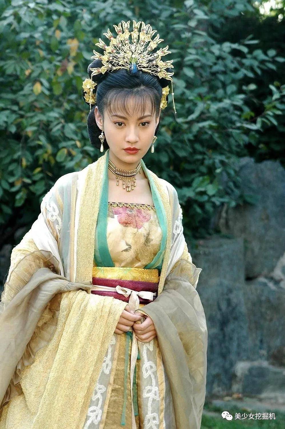 空降|原创撞脸半个娱乐圈打败张子枫拿下艺考第一，空降小花第一梯队？