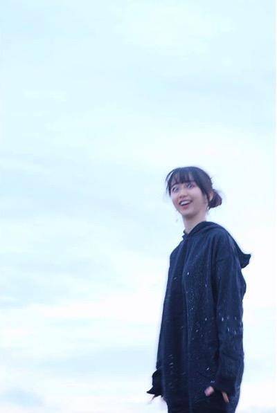 木村|暗黑媚惑妆失败，木村心美透视风变“妈咪”，妈妈小背心还踩一脚