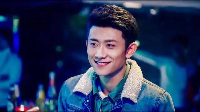 张一山|张一山恋情再添实锤?被拍到现身宋妍霏小区彻夜未出,两人曾多次传绯闻却不否认