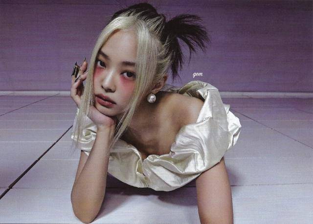 木村|暗黑媚惑妆失败，木村心美透视风变“妈咪”，妈妈小背心还踩一脚