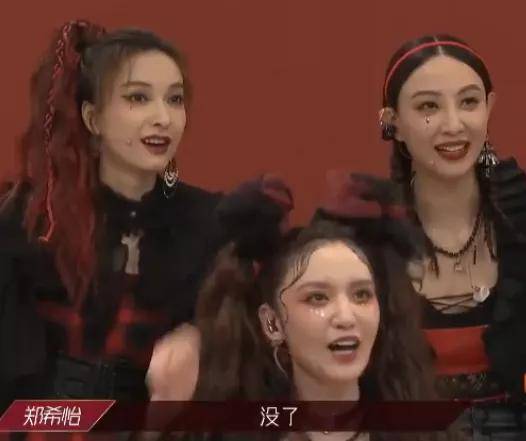 张萌|原创黄晓明状态不佳？被宁静强搂跳舞，慌到手不知放哪，还一脸嫌弃？