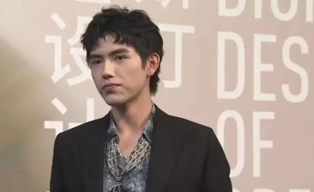 景甜艳|红毯截图，赵丽颖景甜艳压全场，吴谨言发型怪异，王子文脸都变了