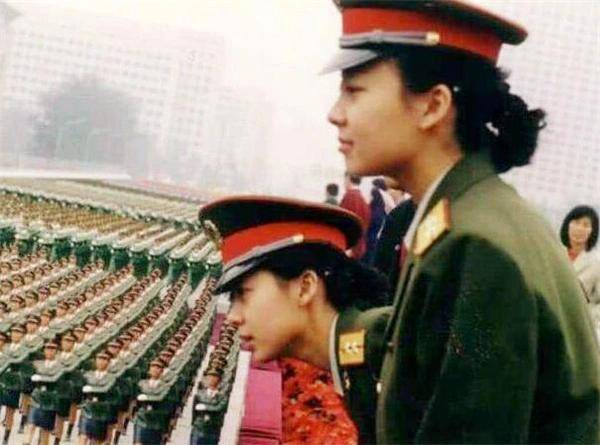 双胞胎|原创当年在阅兵仪式上“红遍中国”的双胞胎姐妹花，如今现状如何？