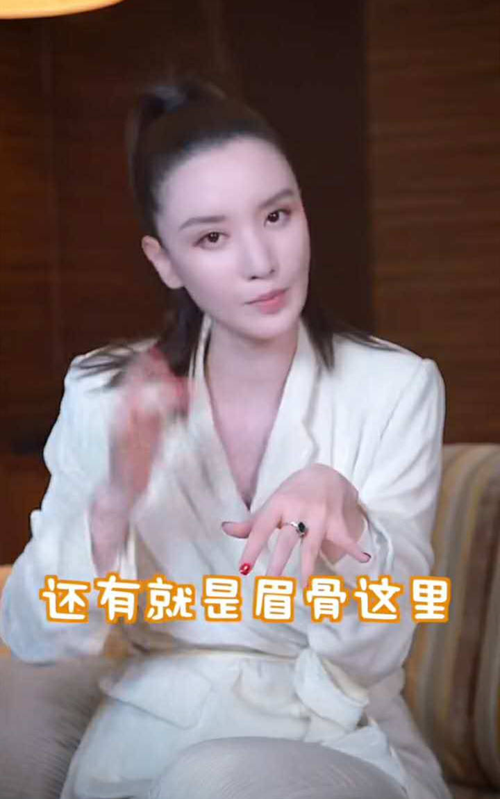 黄圣依|张萌的皮肤有多白？《浪姐》中一骑绝尘，跟黄圣依同框对比更明显