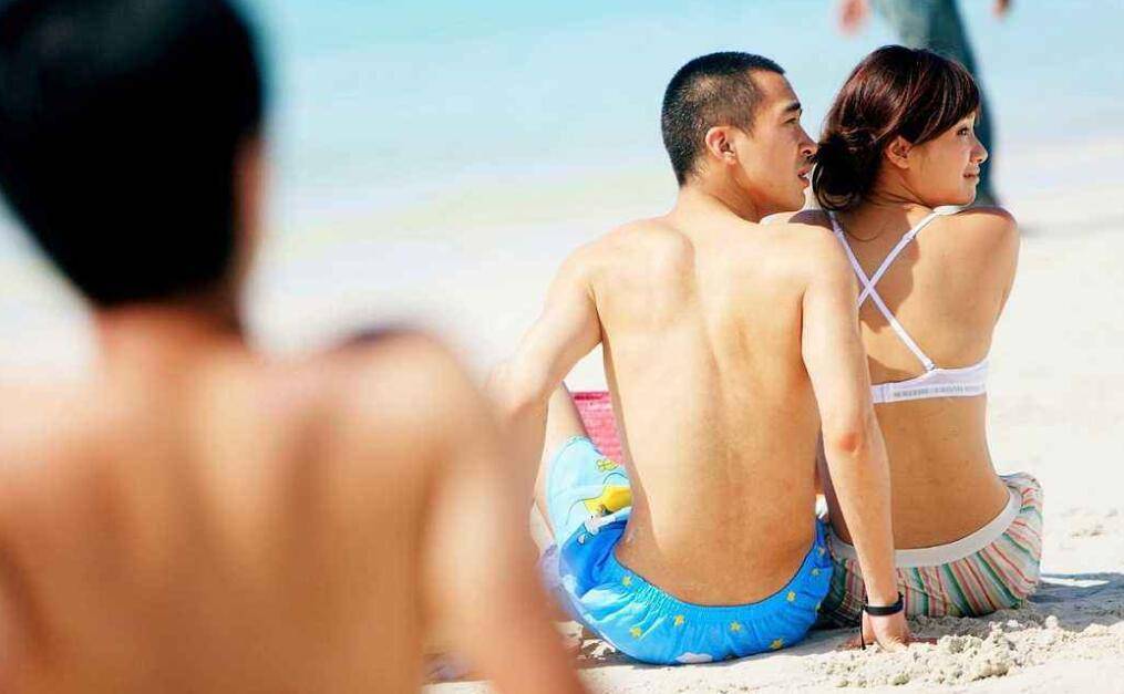 章子怡海滩照曝光,看到无修饰的腿,真是太真实了