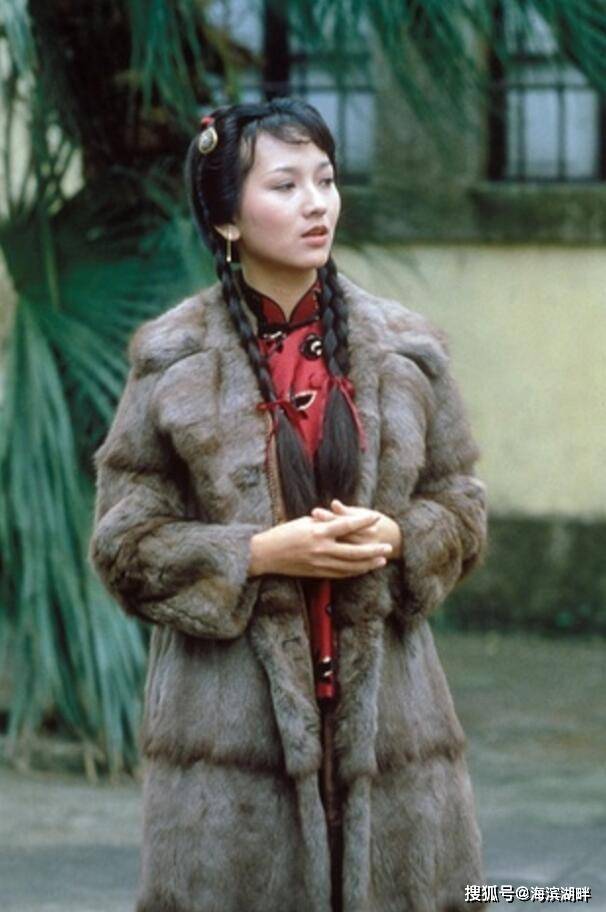 1980版《上海滩》,赵雅芝26岁,她饰演的冯程程因为实在太美了,其品质