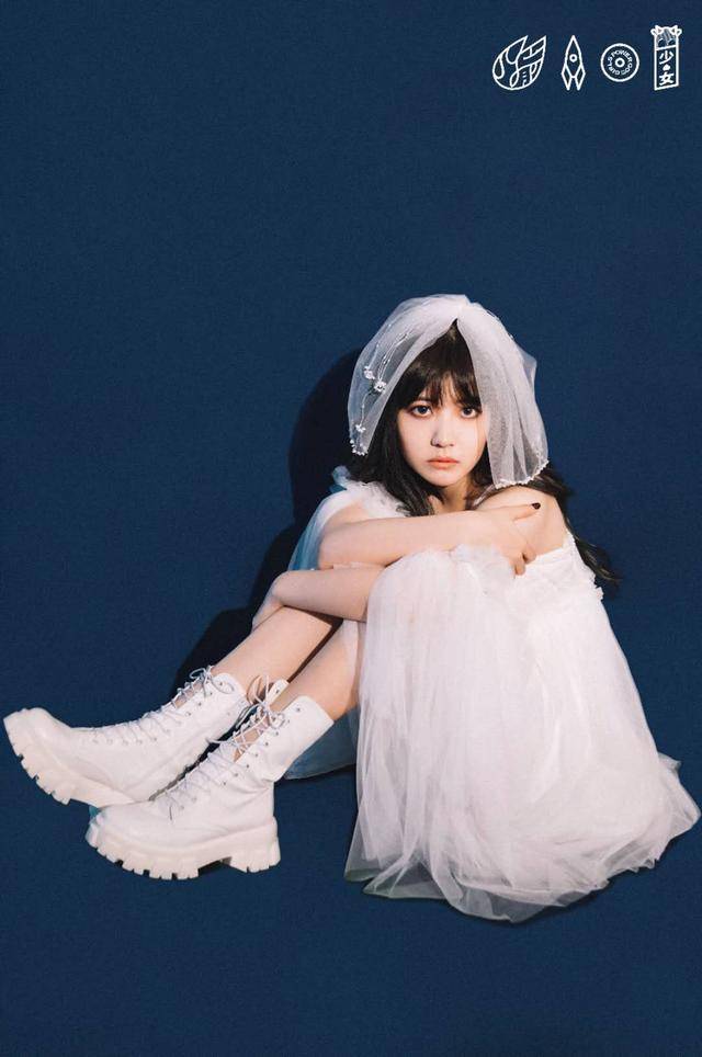 造型|火箭少女最新大片曝光，暗黑系新娘造型好别致，烟熏妆容真吸睛