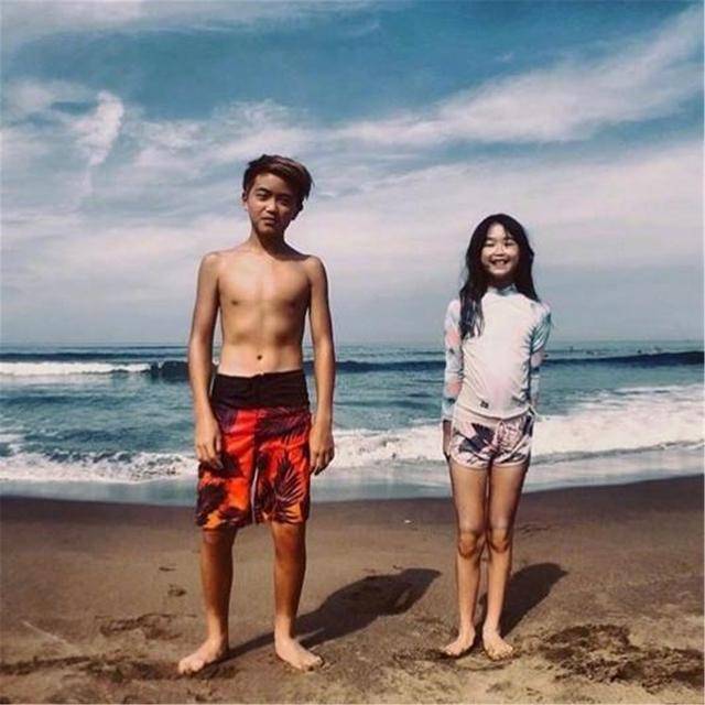原创曹格女儿长大了，曾被吐槽撞脸蜡笔小新，如今超模气质大长腿