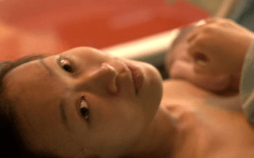 美國生孩子在水里生_美國人在水中生孩子_美國水中生孩子