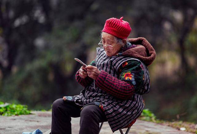 原创老人长寿，对子女究竟是福是祸？这个儿子的经历很现实